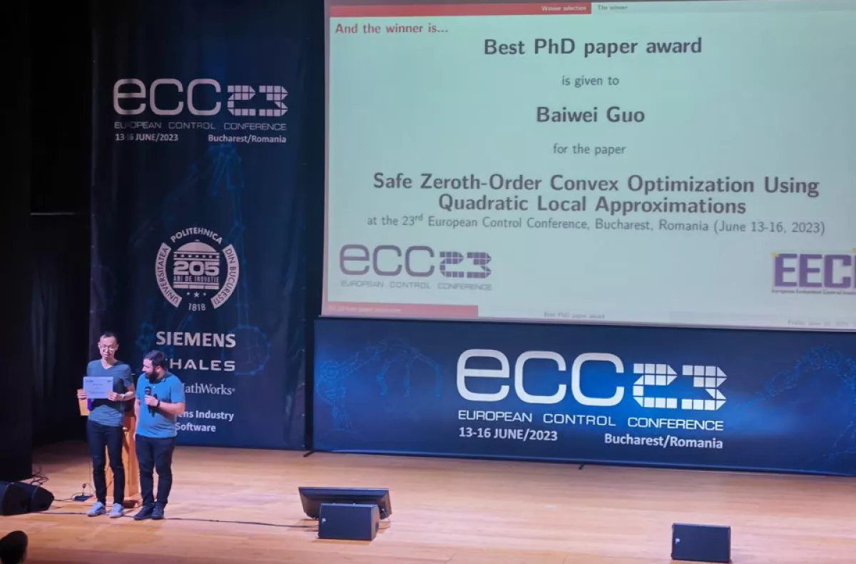 Baiwei collects his award