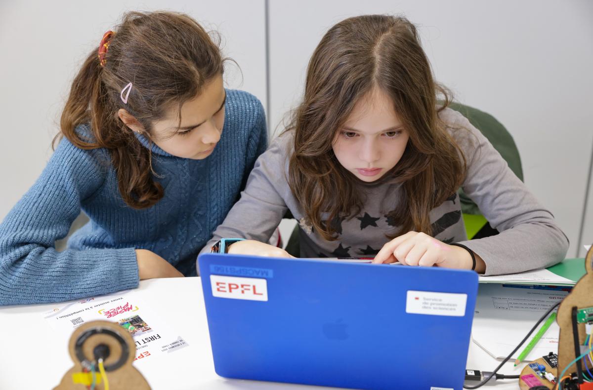 Girls at the Zappy Atlier