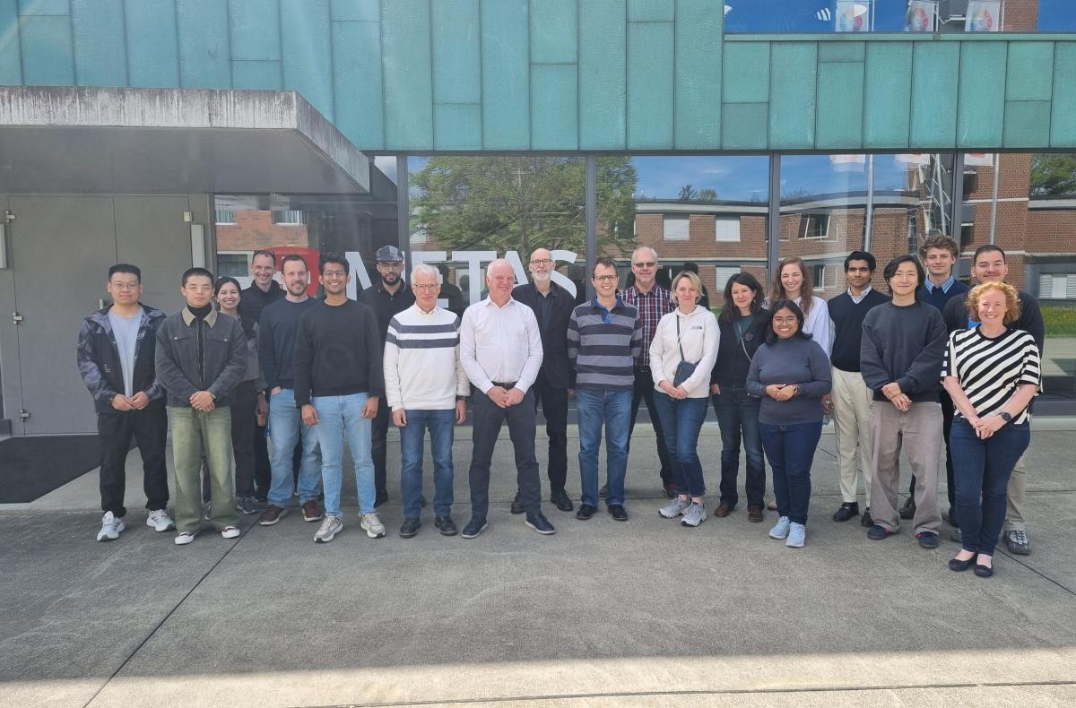 Group of people standing outside the METAS building