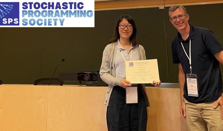 Mengmeng Li wins her award